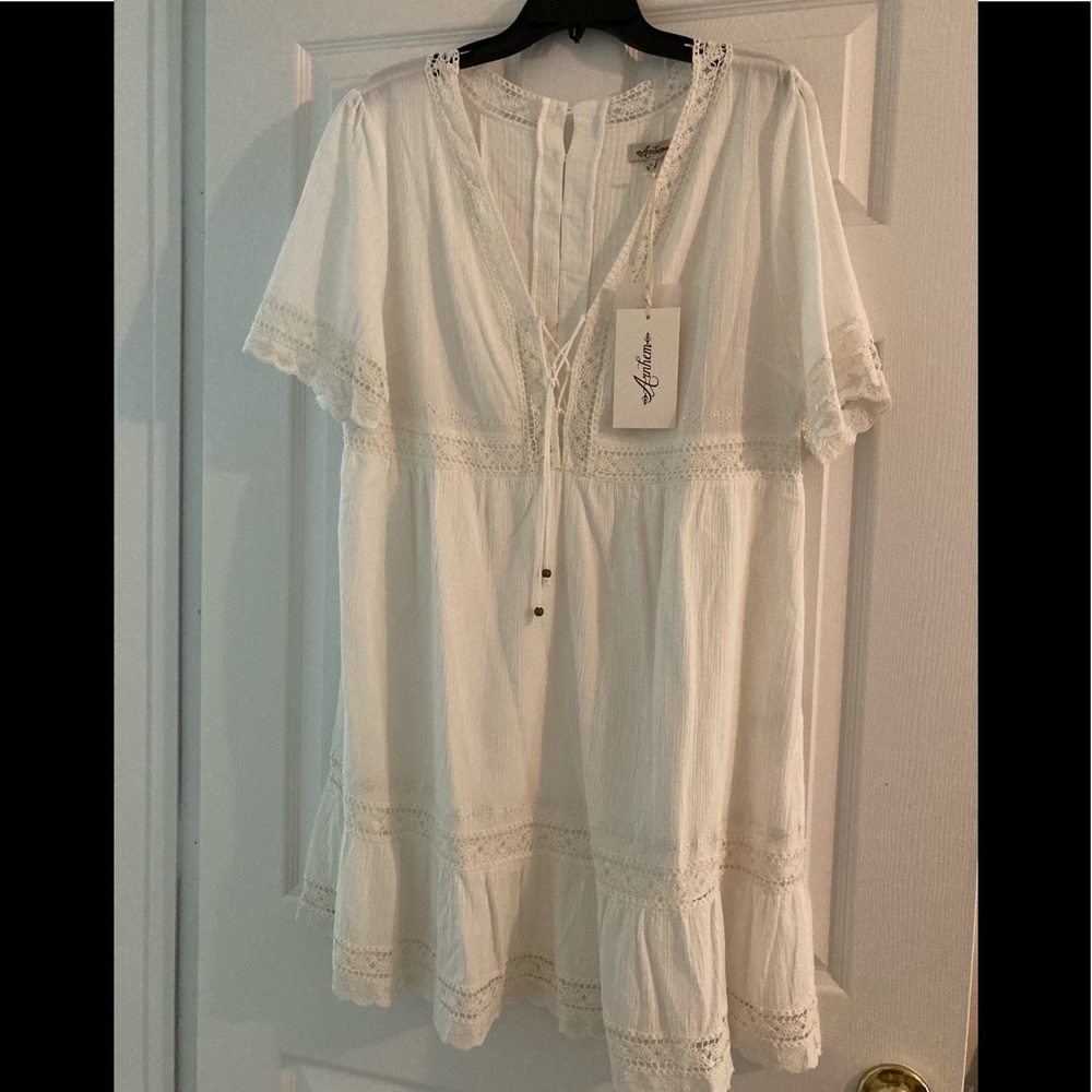 COPY - NWT Arnhem White Melody top